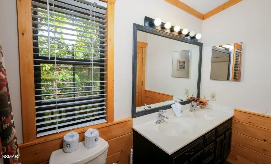 Photo of 617 Iron Mountain Road