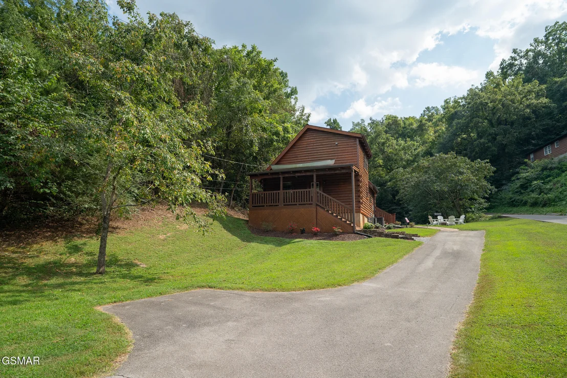 Photo of 439 Hideaway Ridge Circle