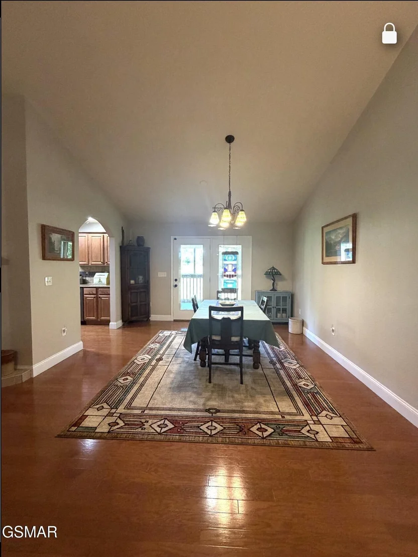 Photo of 2449 Oakview Lane
