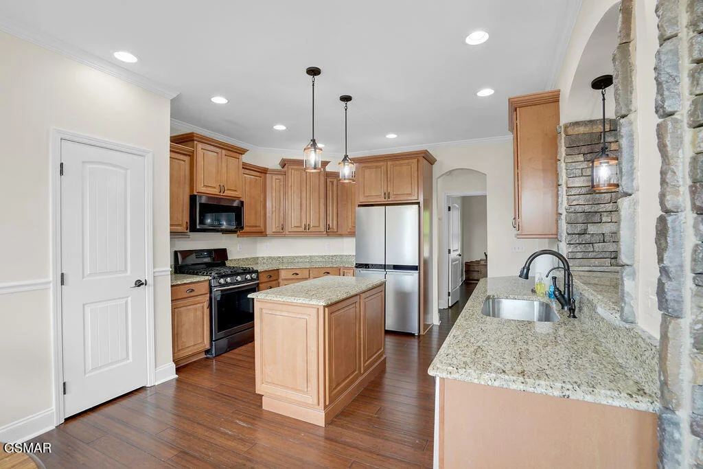 Photo of 1202 Foxwood Drive