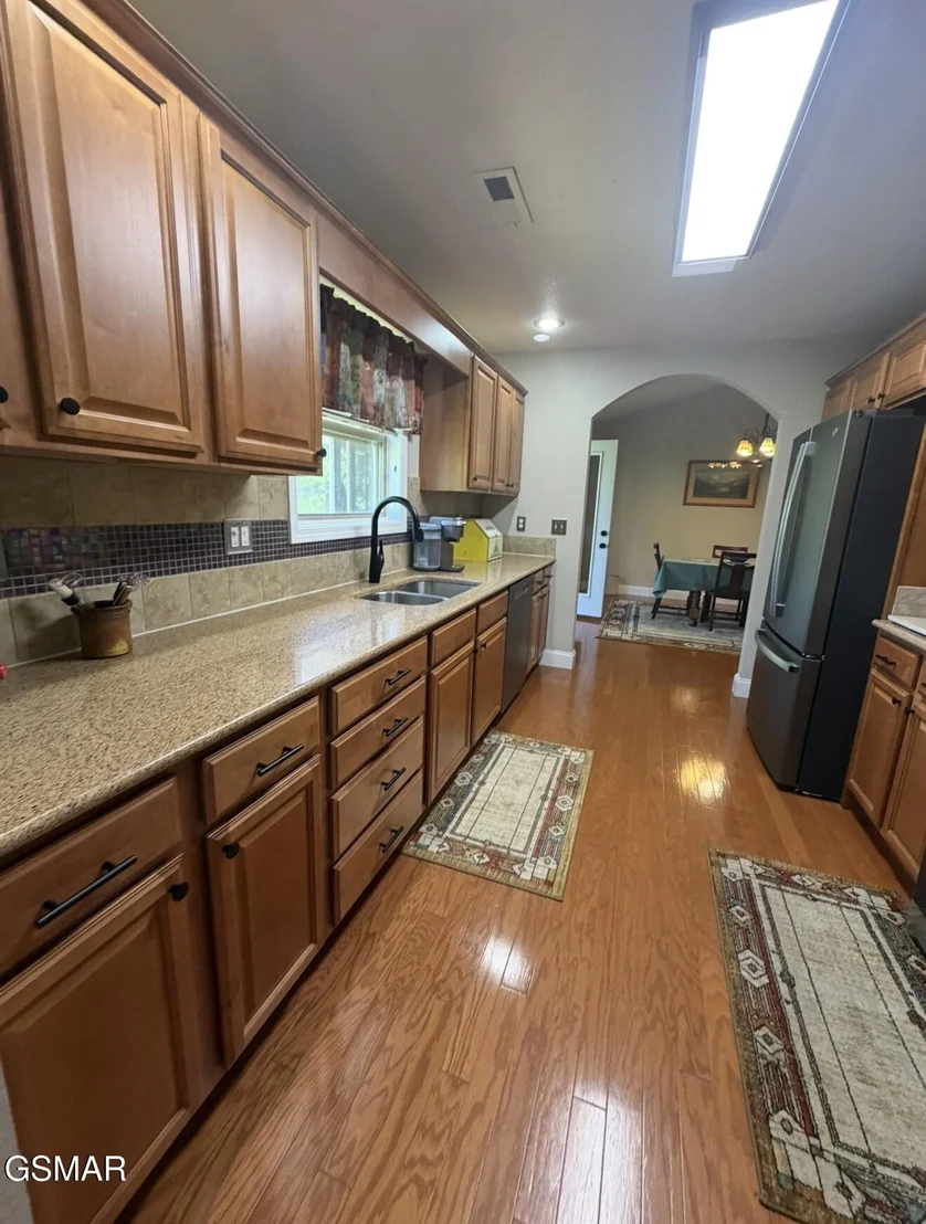 Photo of 2449 Oakview Lane