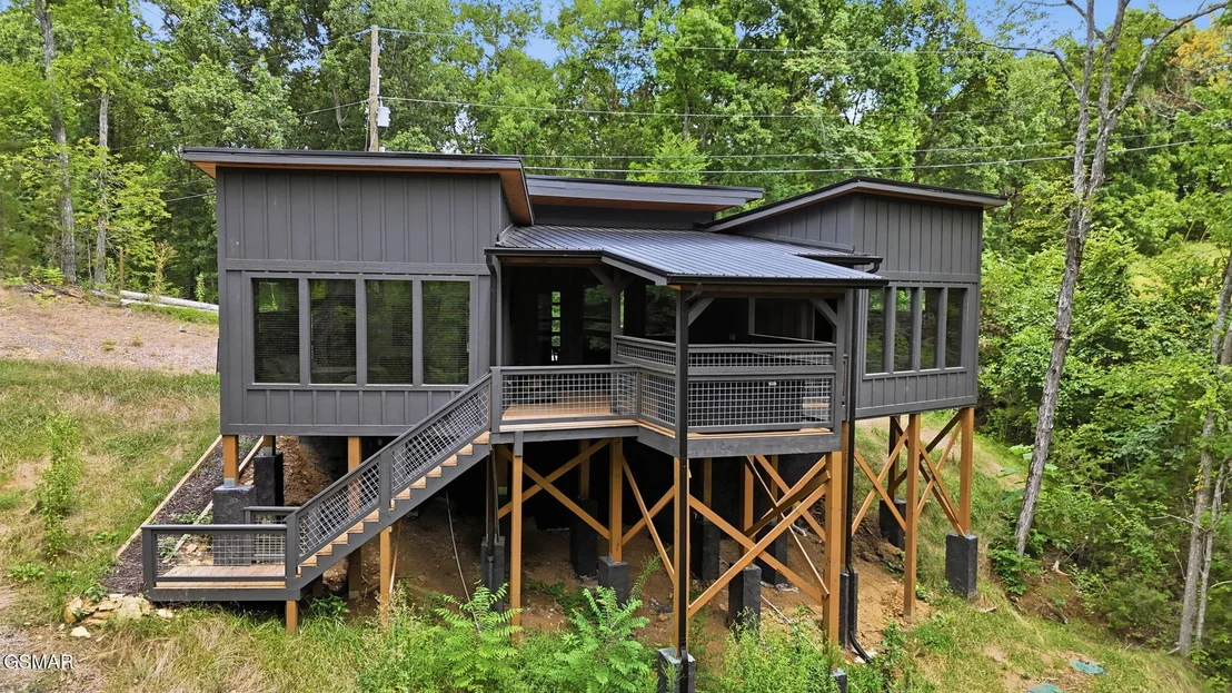 Photo of 1079 Pleasure Road
