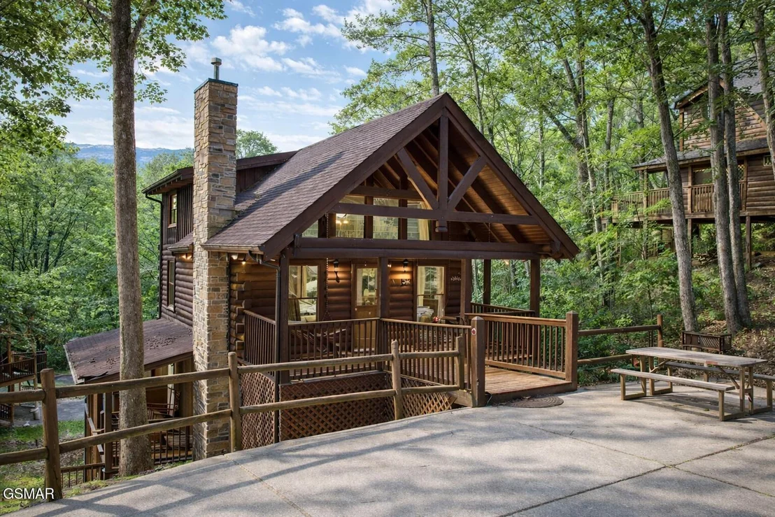 Photo of 952 Iron Mtn Road