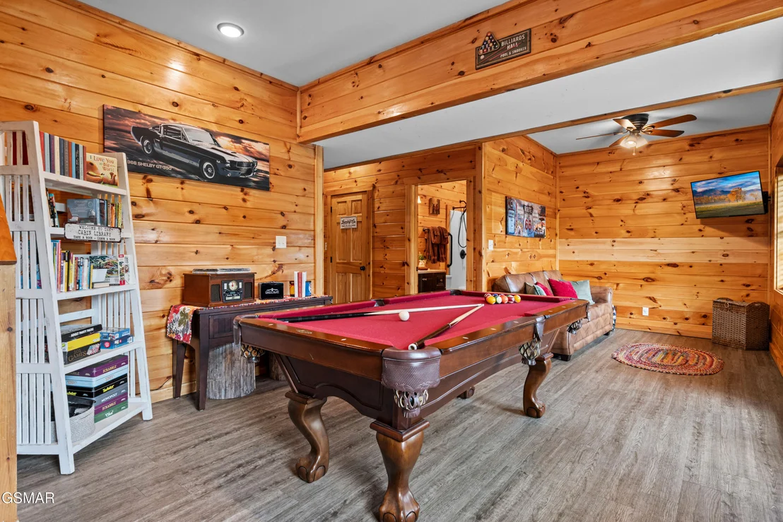 Photo of 705 Rondayview Lane