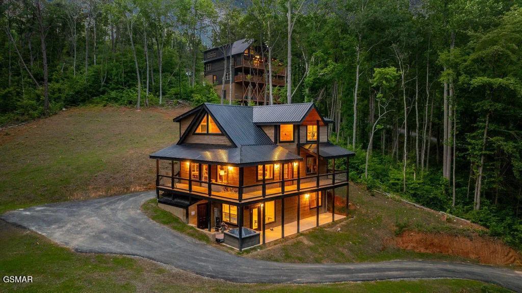 Photo of 2176 Spurling Road