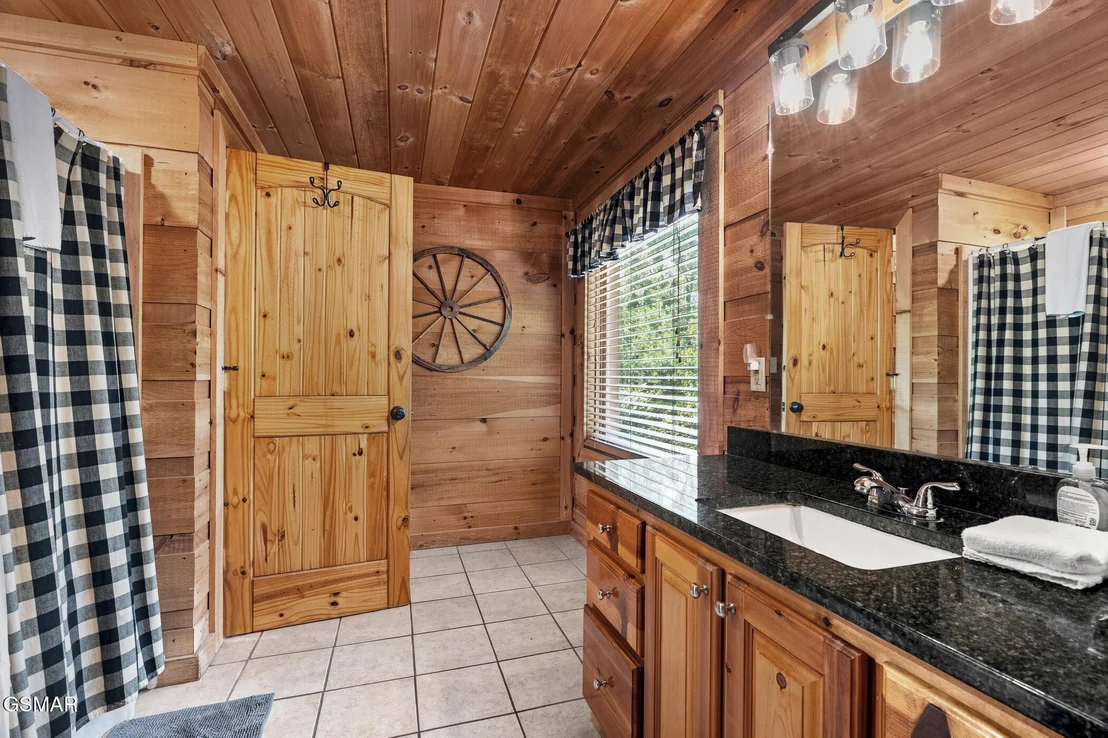Photo of 1713 Bear View Road