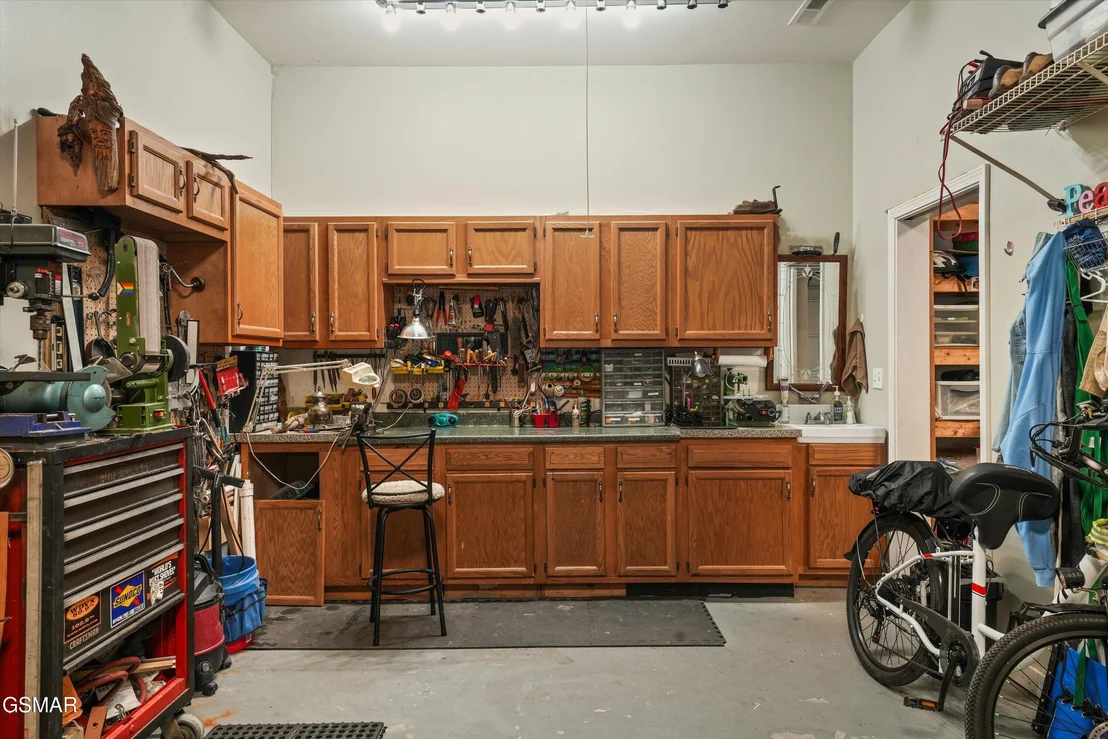 Photo of 2064 Kerr Road