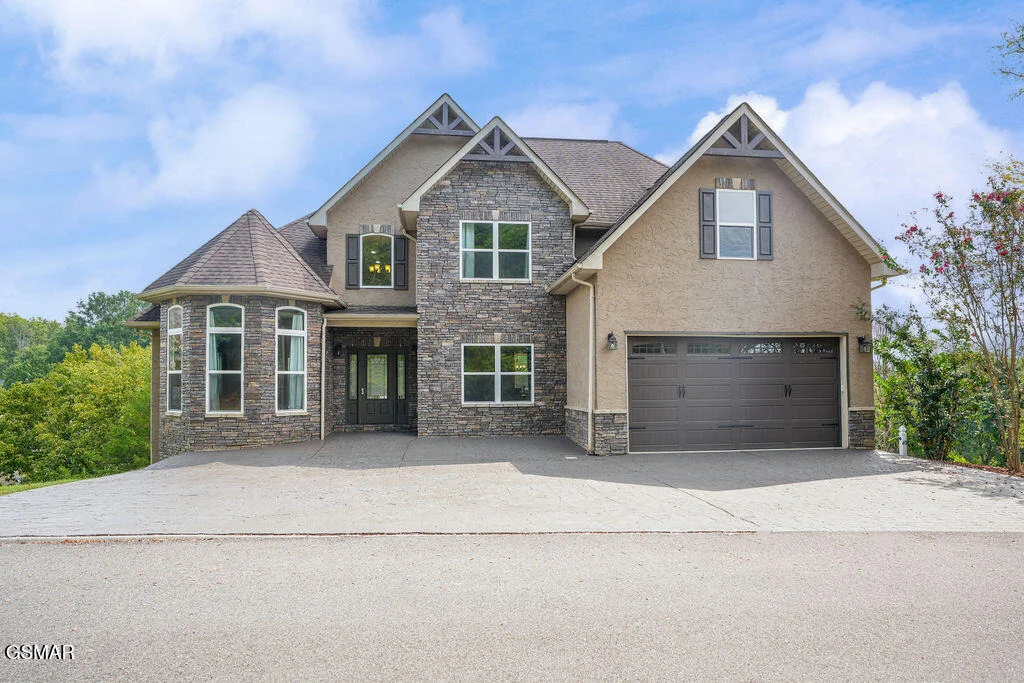 Photo of 1202 Foxwood Drive