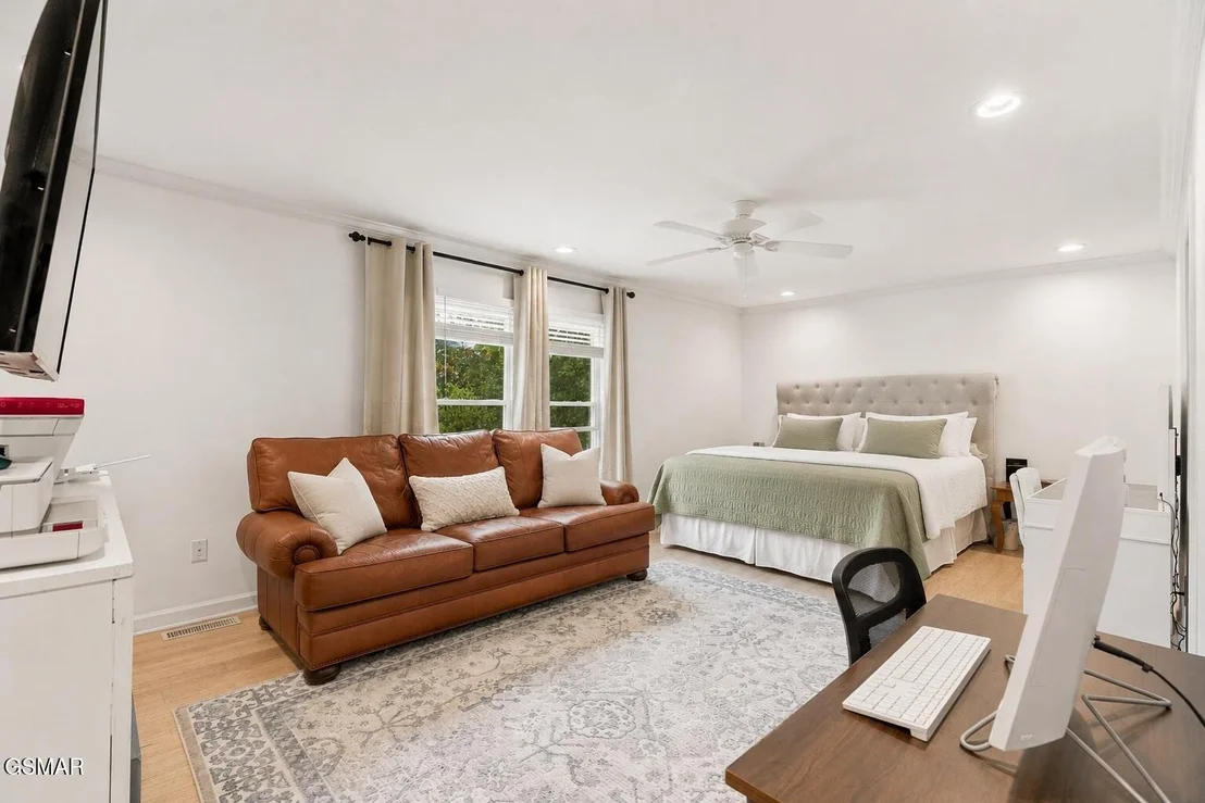 Photo of 2070 James Road