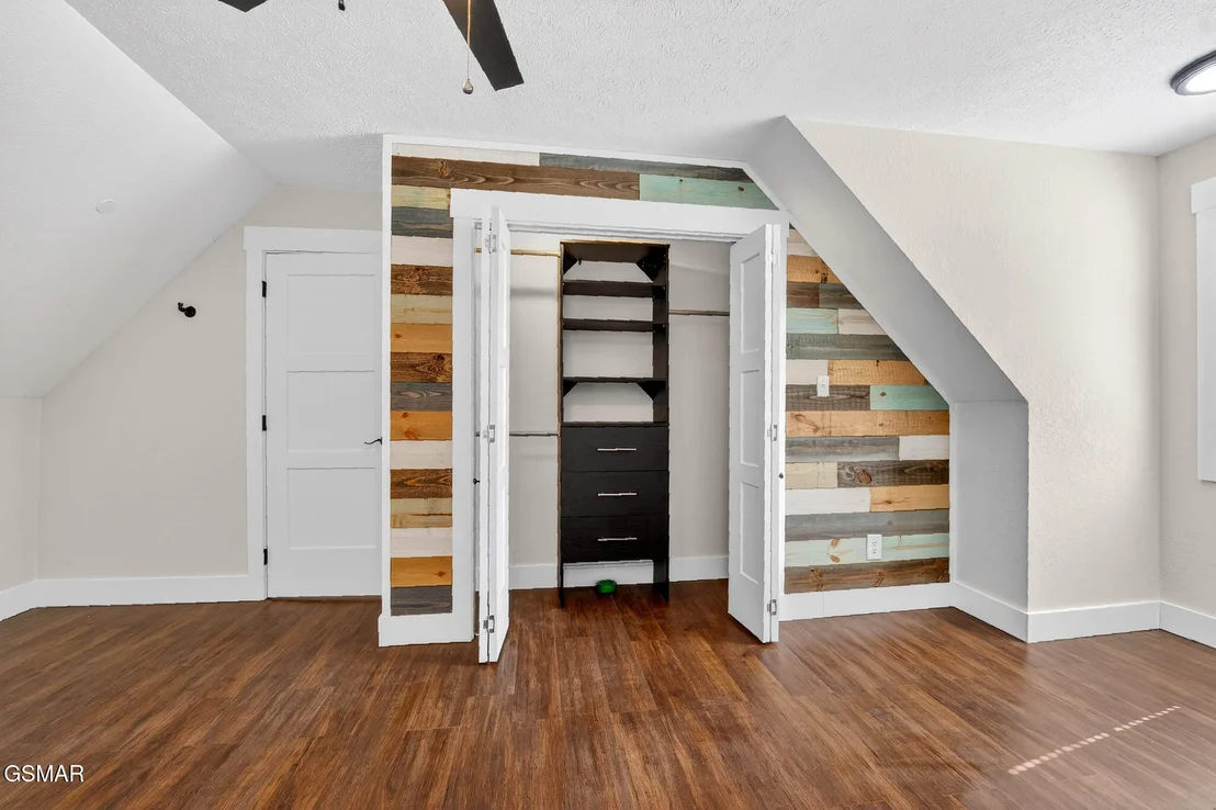 Photo of 1050 Briar Court
