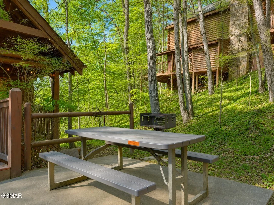 Photo of 952 Iron Mtn Road
