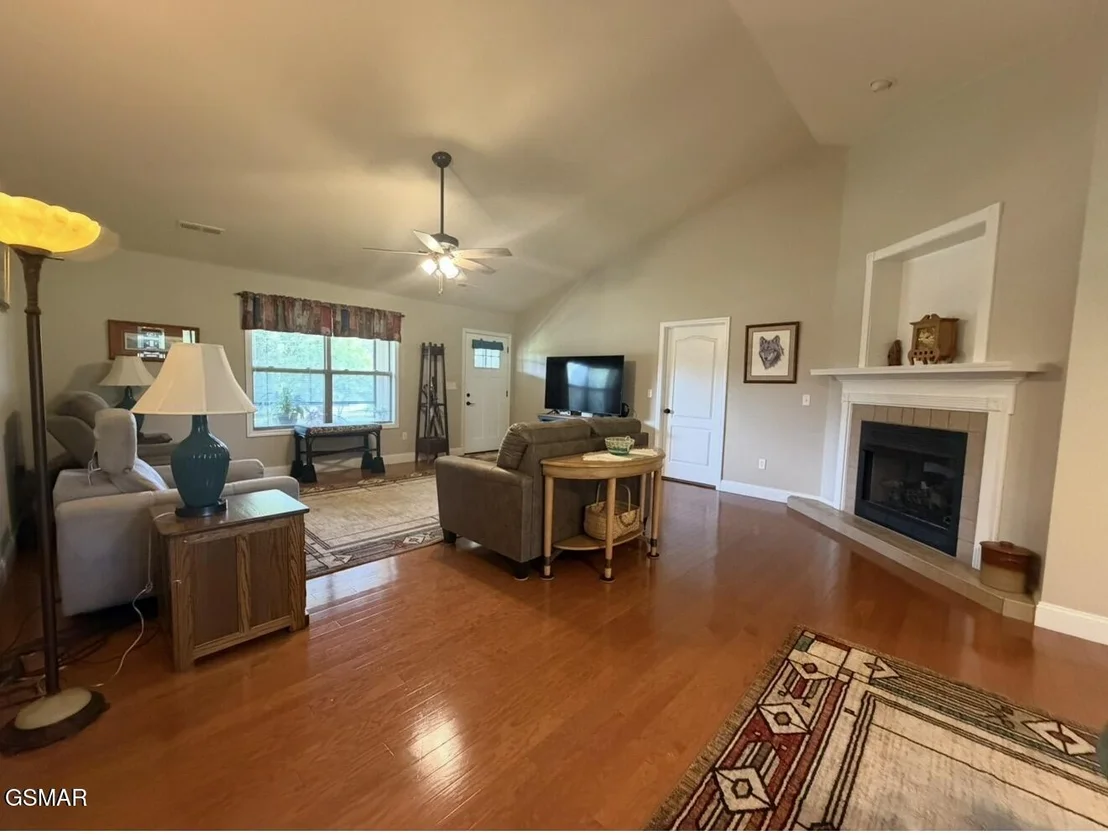 Photo of 2449 Oakview Lane