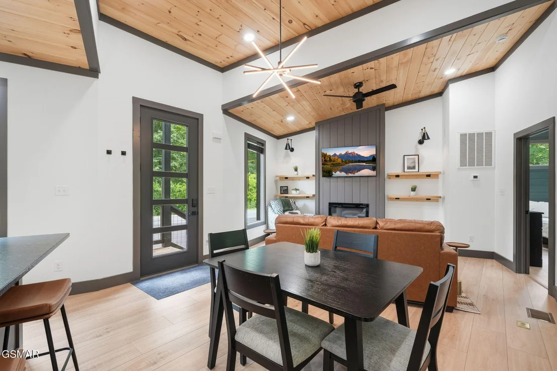 Photo of 1079 Pleasure Road