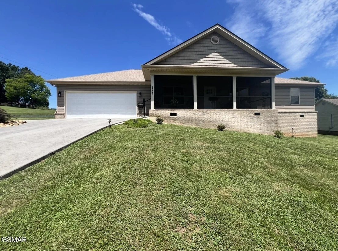 Photo of 2449 Oakview Lane