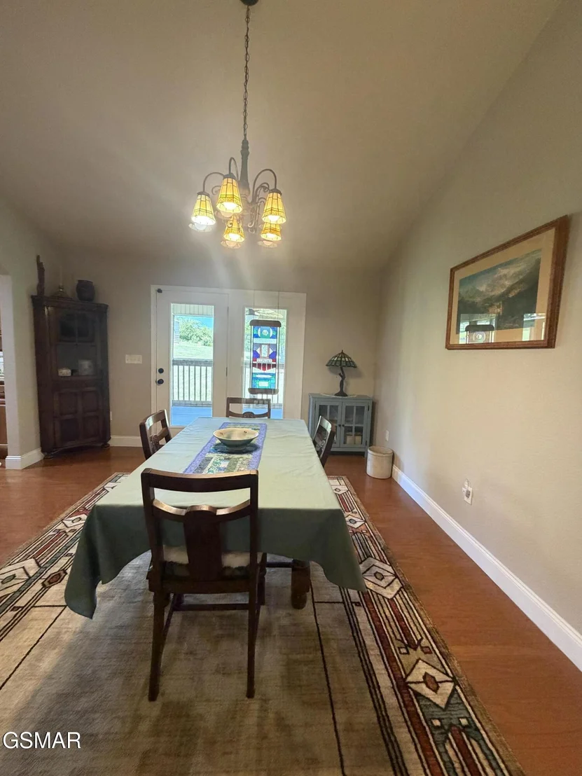 Photo of 2449 Oakview Lane