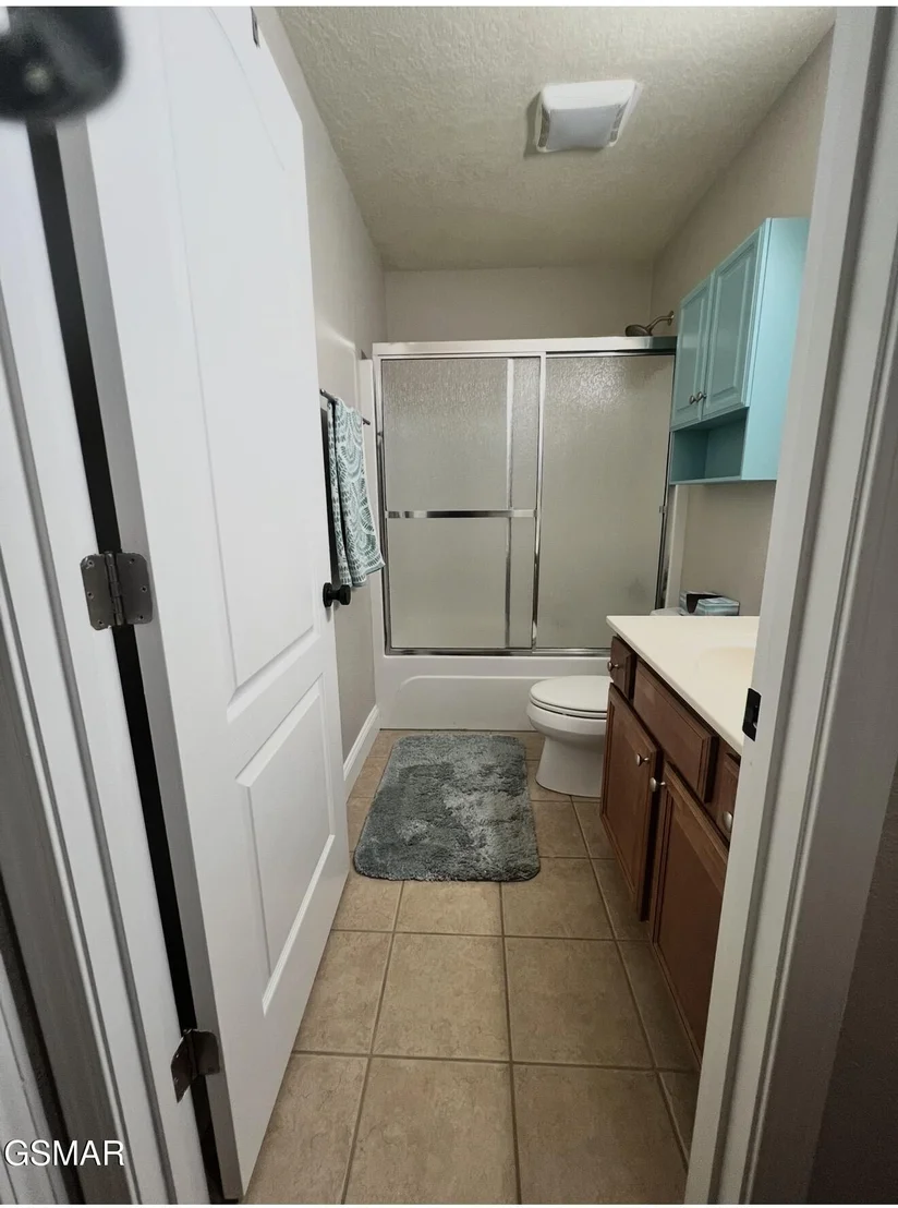 Photo of 2449 Oakview Lane