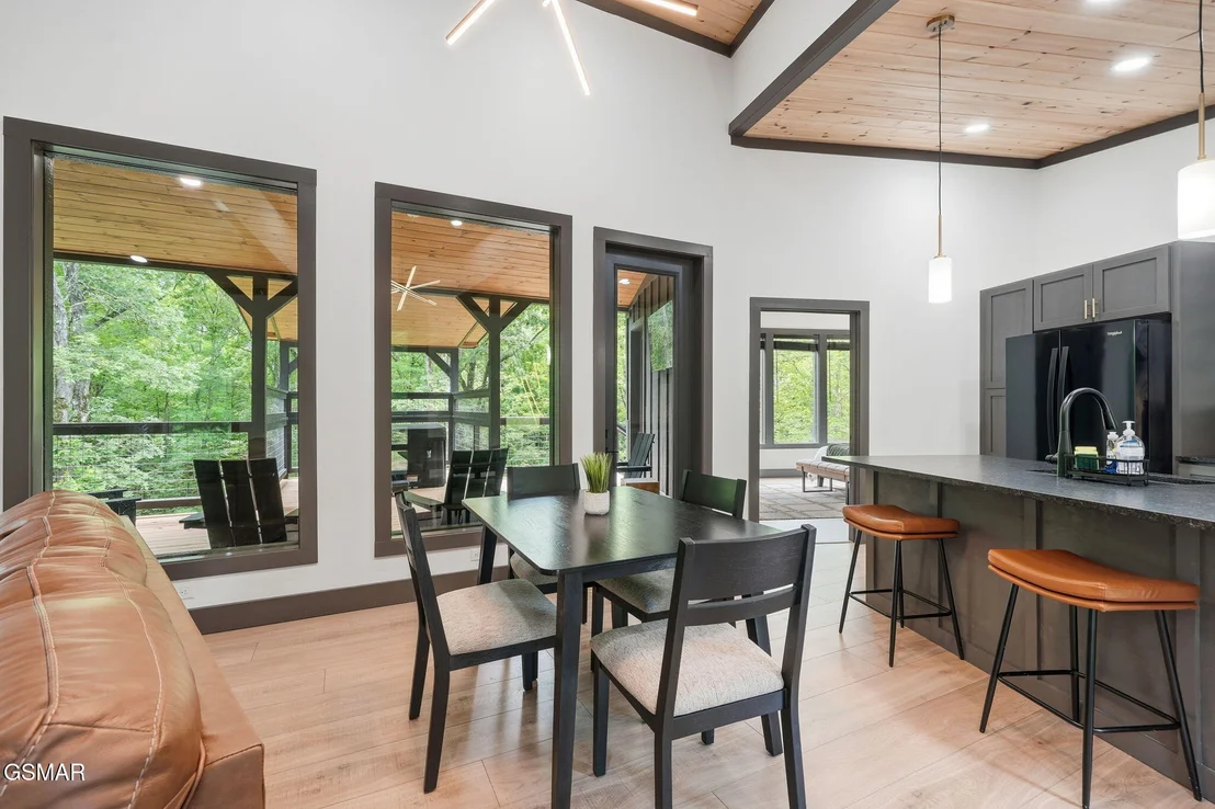 Photo of 1079 Pleasure Road