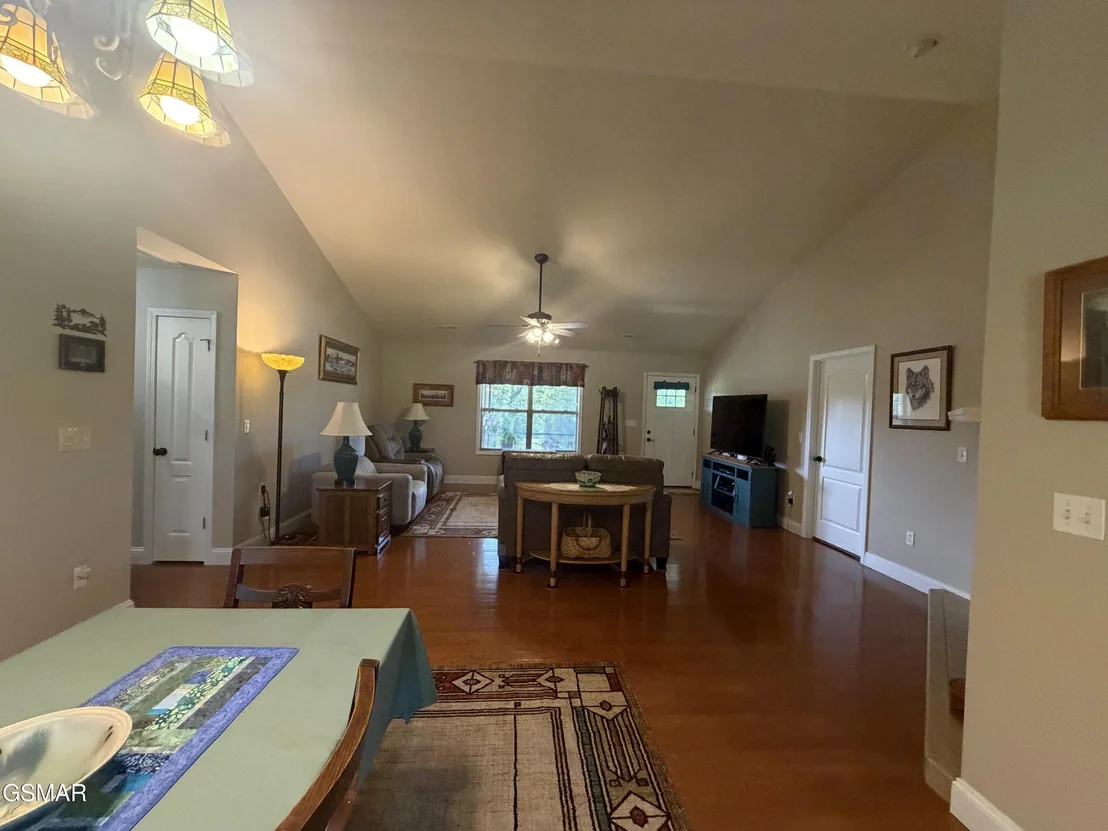 Photo of 2449 Oakview Lane