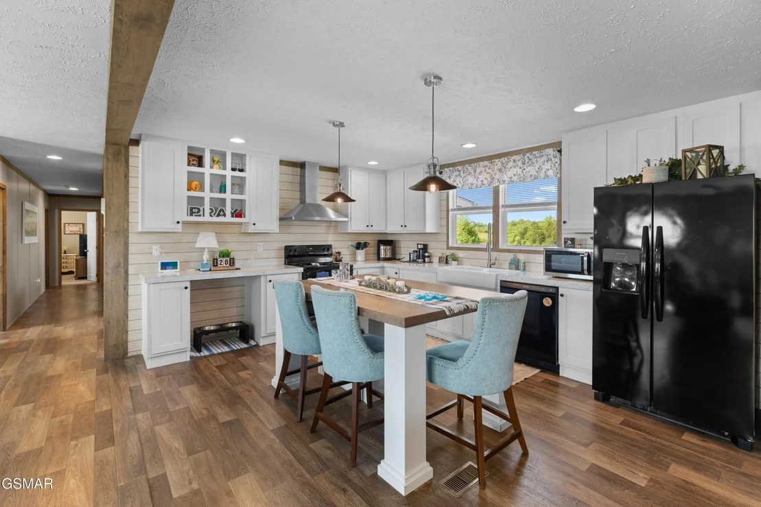 Photo of 405 Barry Cove