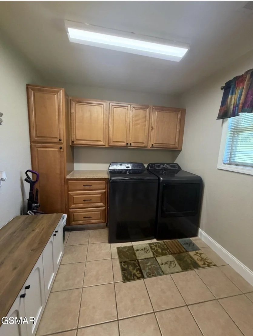 Photo of 2449 Oakview Lane