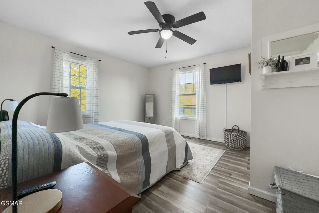Photo of 1033 Sunset View Road