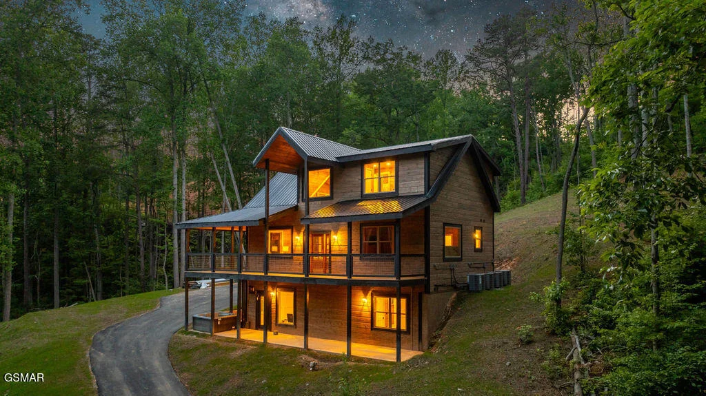 Photo of 2176 Spurling Road