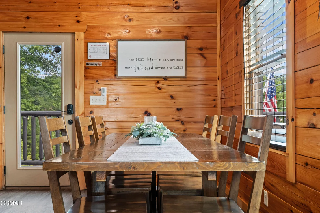 Photo of 705 Rondayview Lane