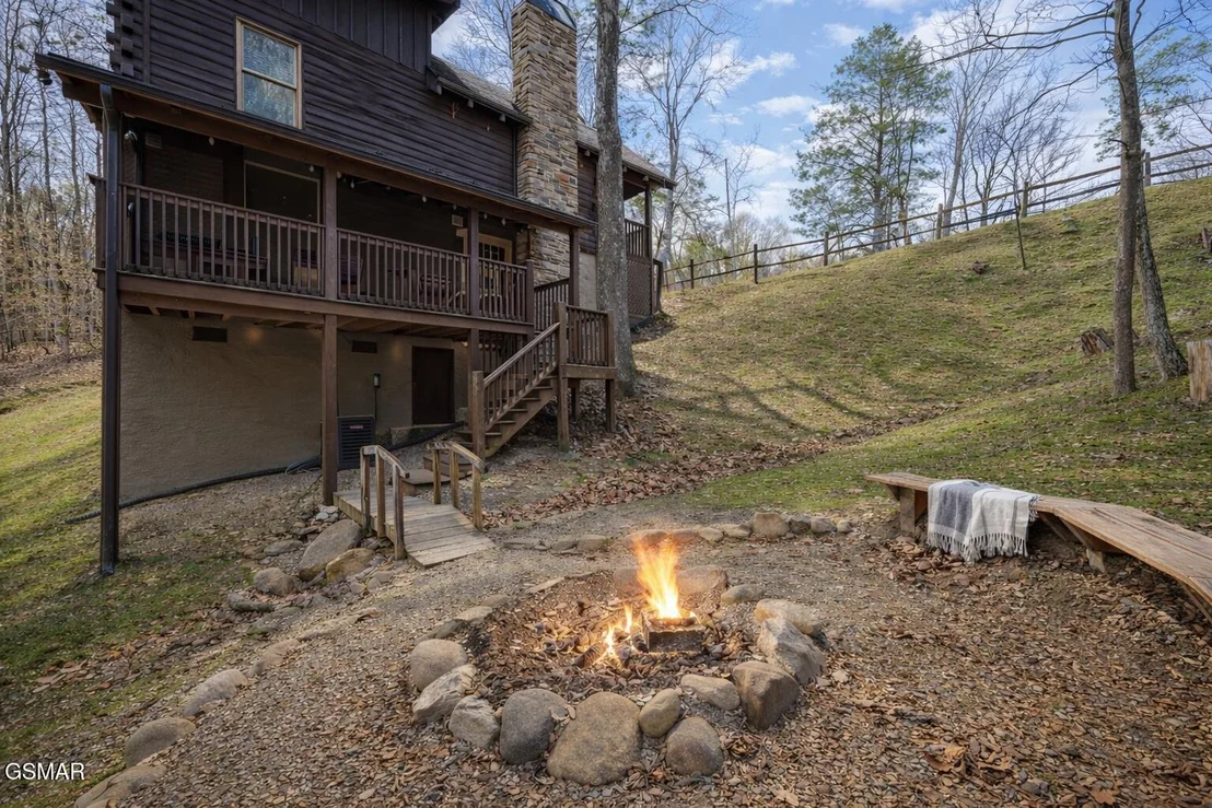 Photo of 952 Iron Mtn Road