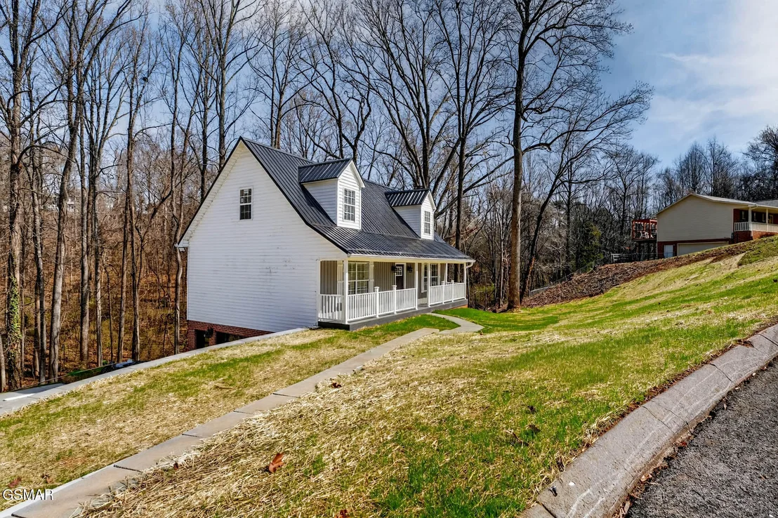 Photo of 1050 Briar Court
