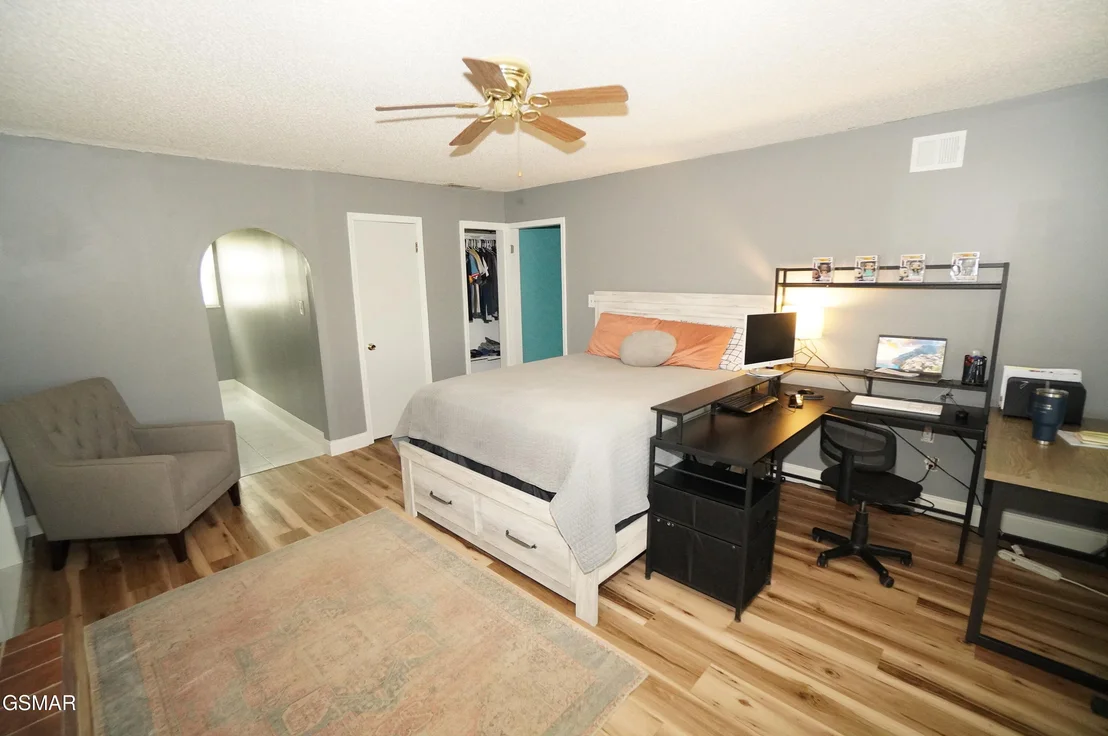 Photo of 720 White Oak Circle
