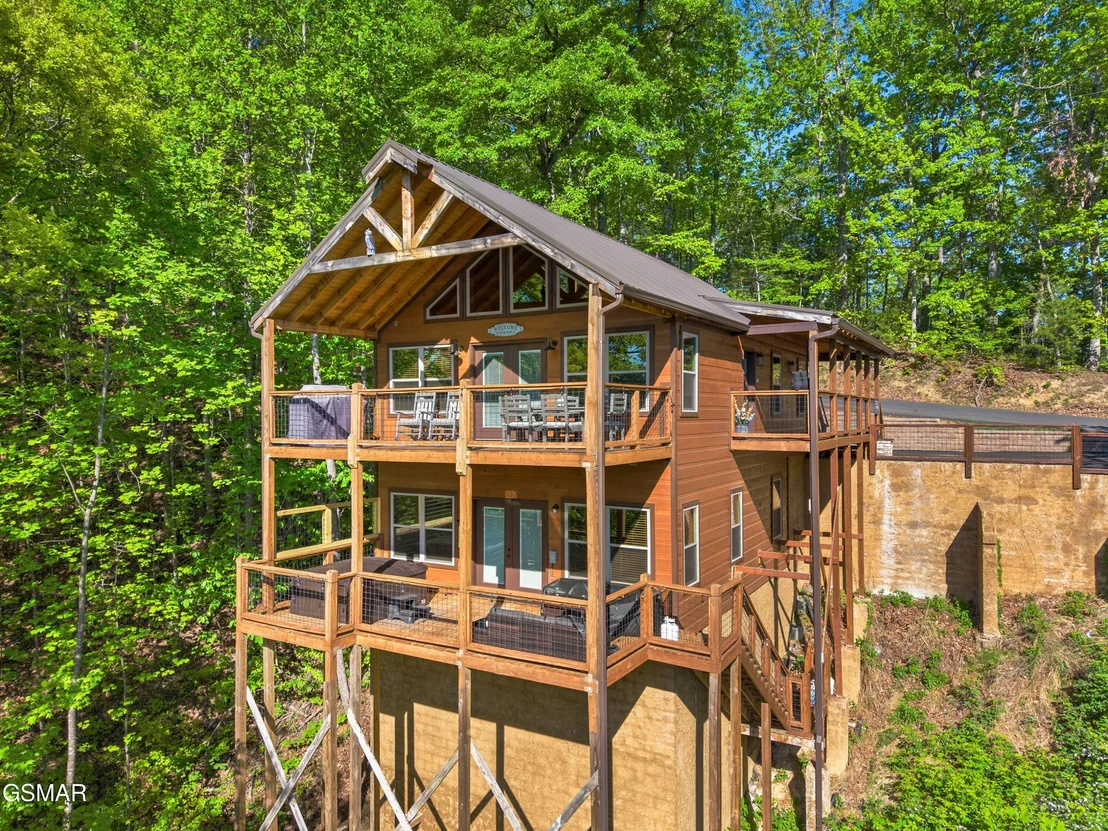 Photo of 2624 Overholt Trail