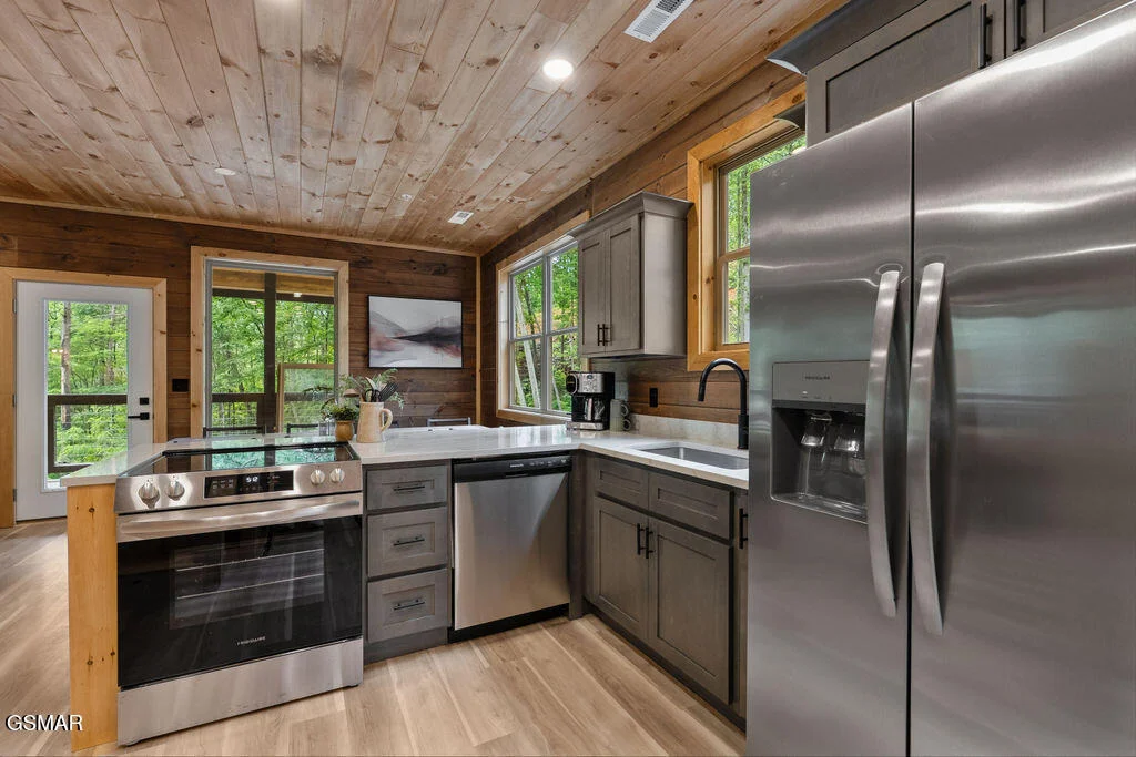 Photo of 2176 Spurling Road