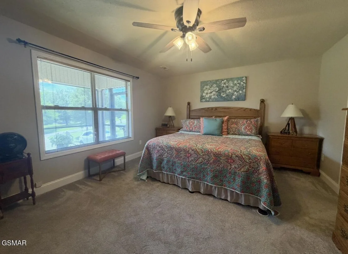 Photo of 2449 Oakview Lane