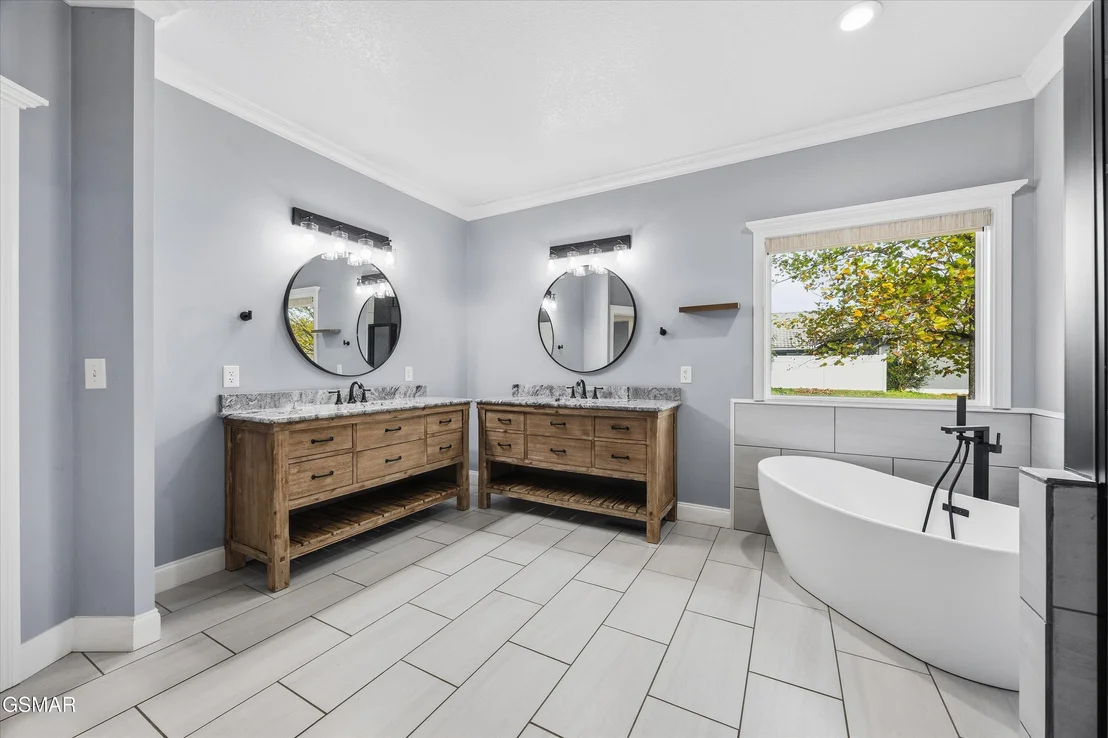 Photo of 339 Riverdale Drive