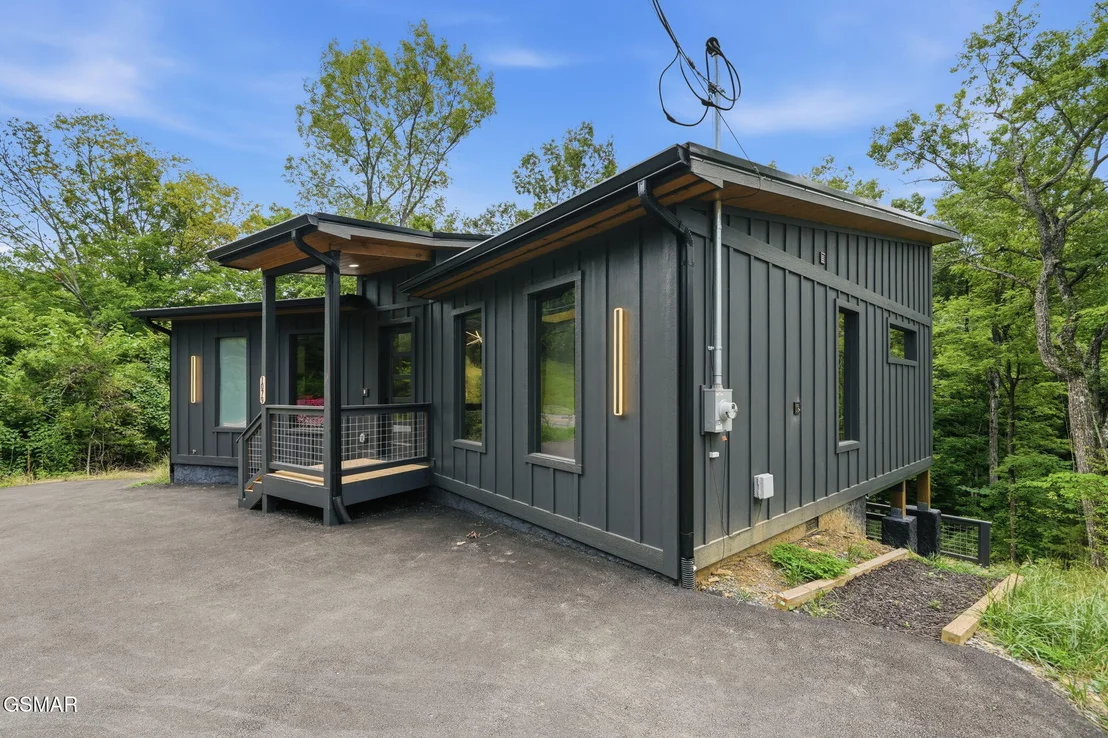 Photo of 1079 Pleasure Road