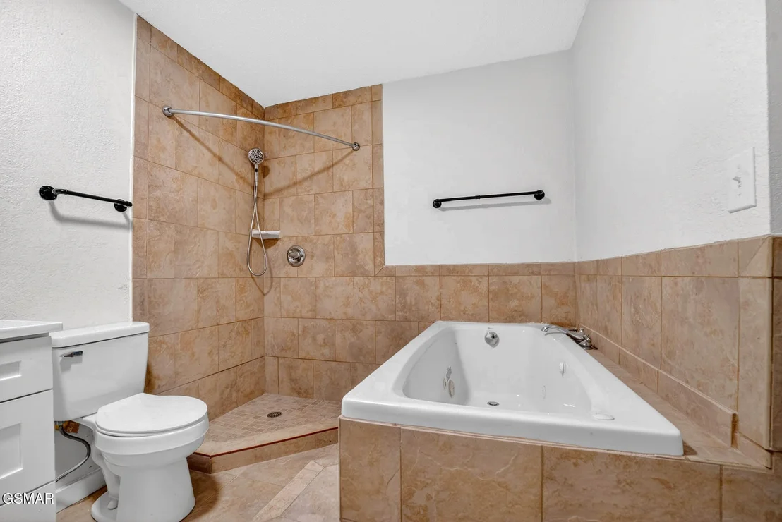 Photo of 1050 Briar Court