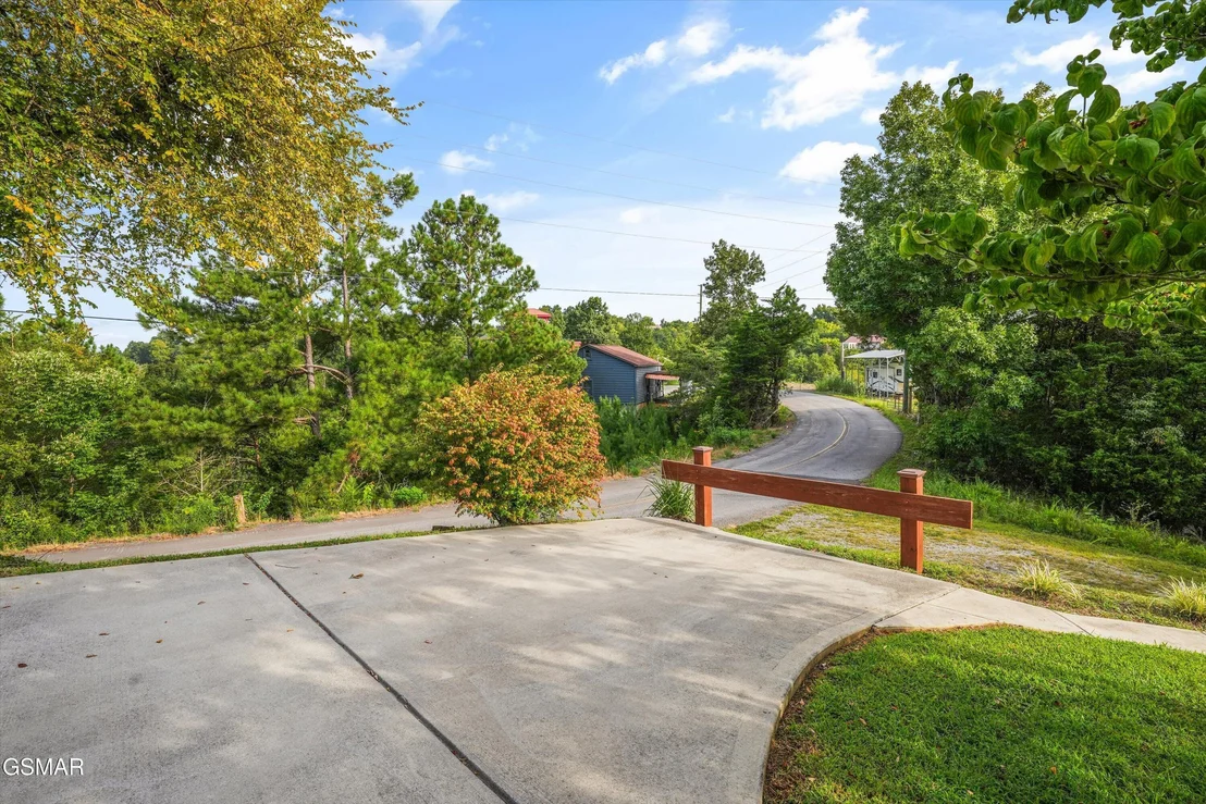 Photo of 2064 Kerr Road