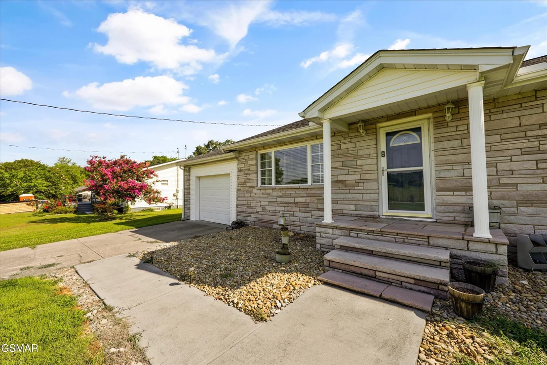 Photo of 1356 Bluegrass Road