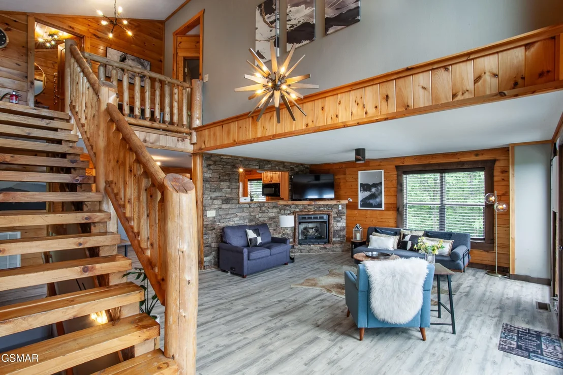 Photo of 920 Falcon View Way