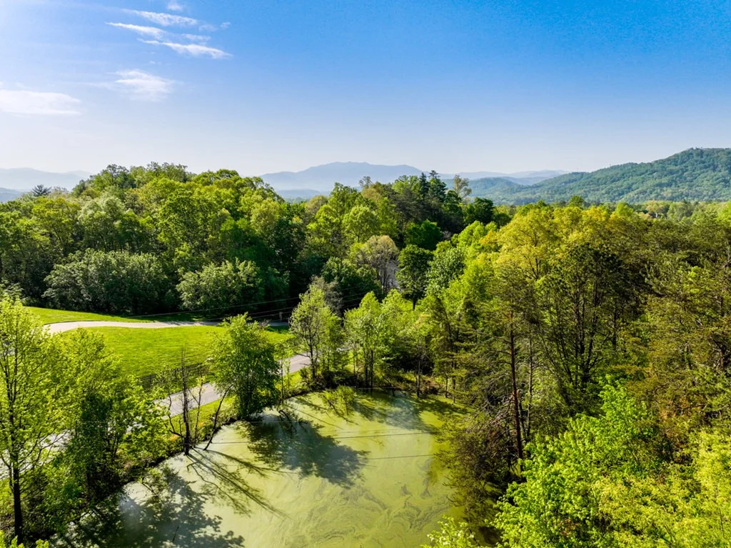 Photo of 1140 Crestview Drive