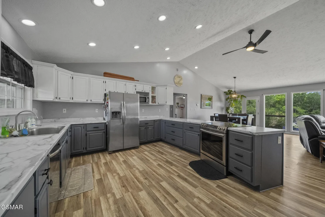 Photo of 1033 Sunset View Road