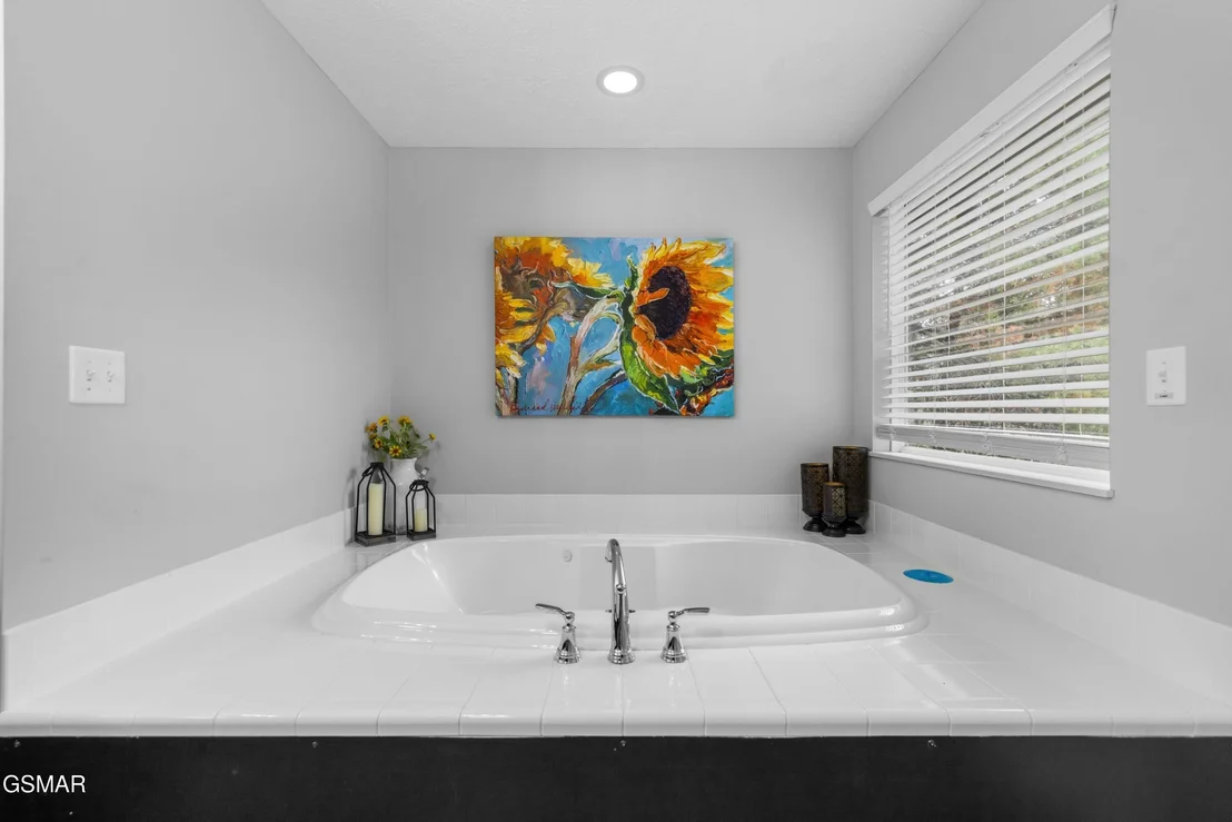 Photo of 550 Sassafras Trail