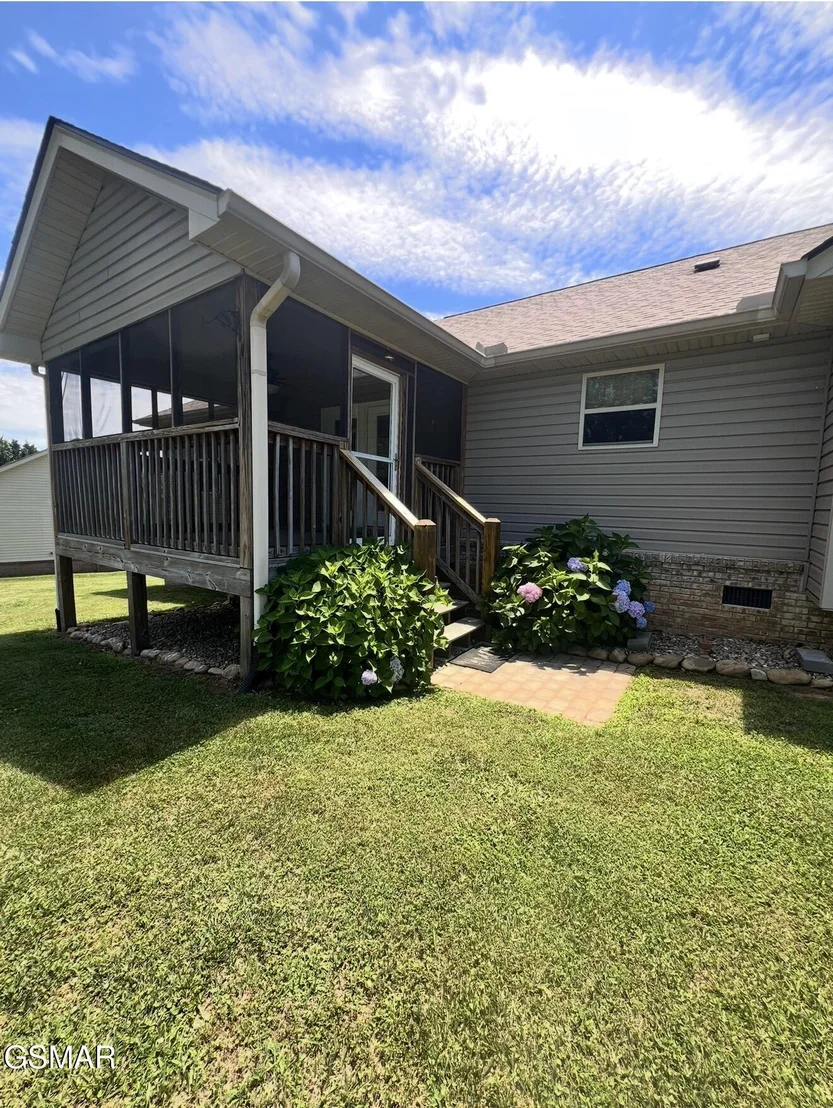 Photo of 2449 Oakview Lane