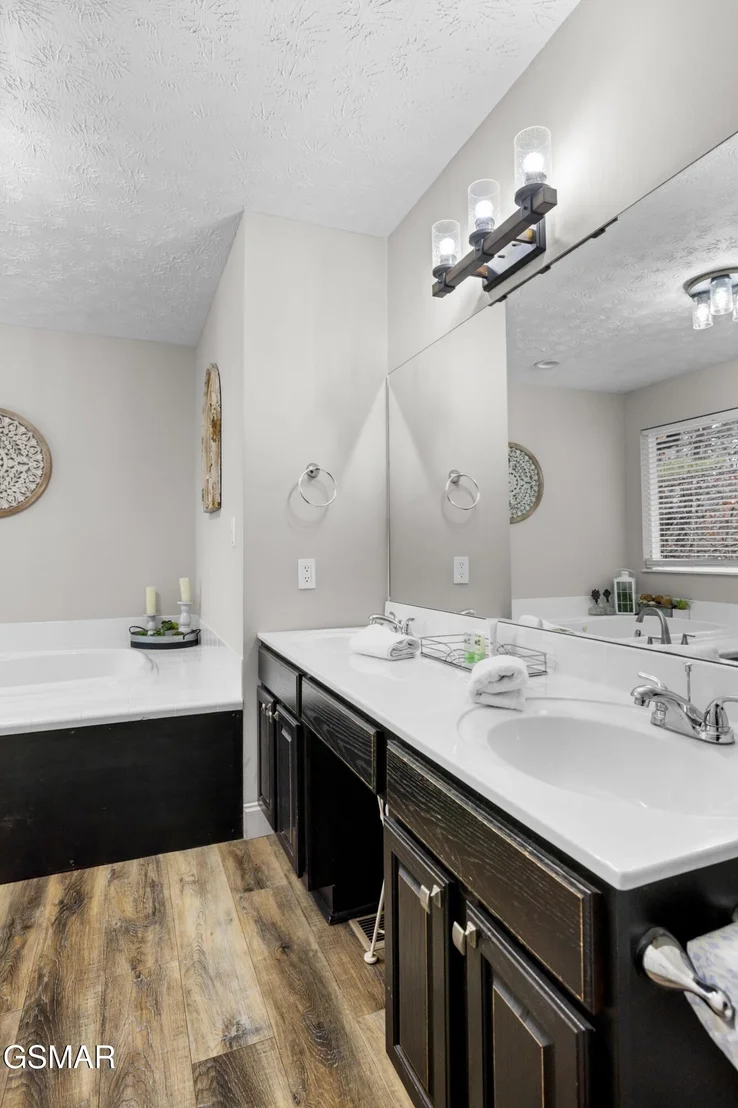 Photo of 550 Sassafras Trail
