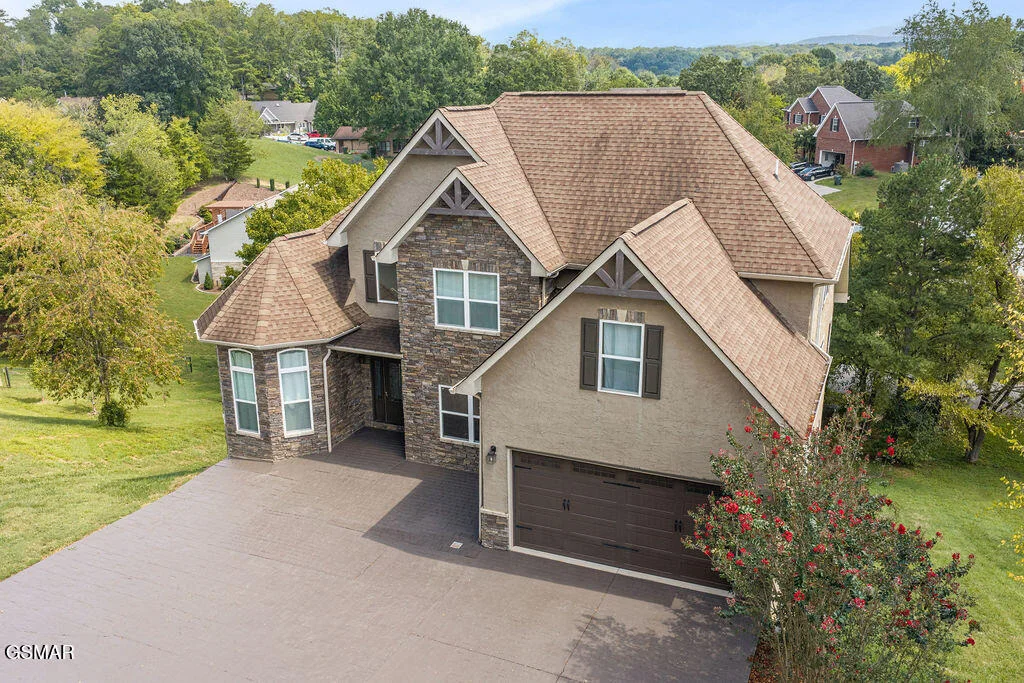 Photo of 1202 Foxwood Drive