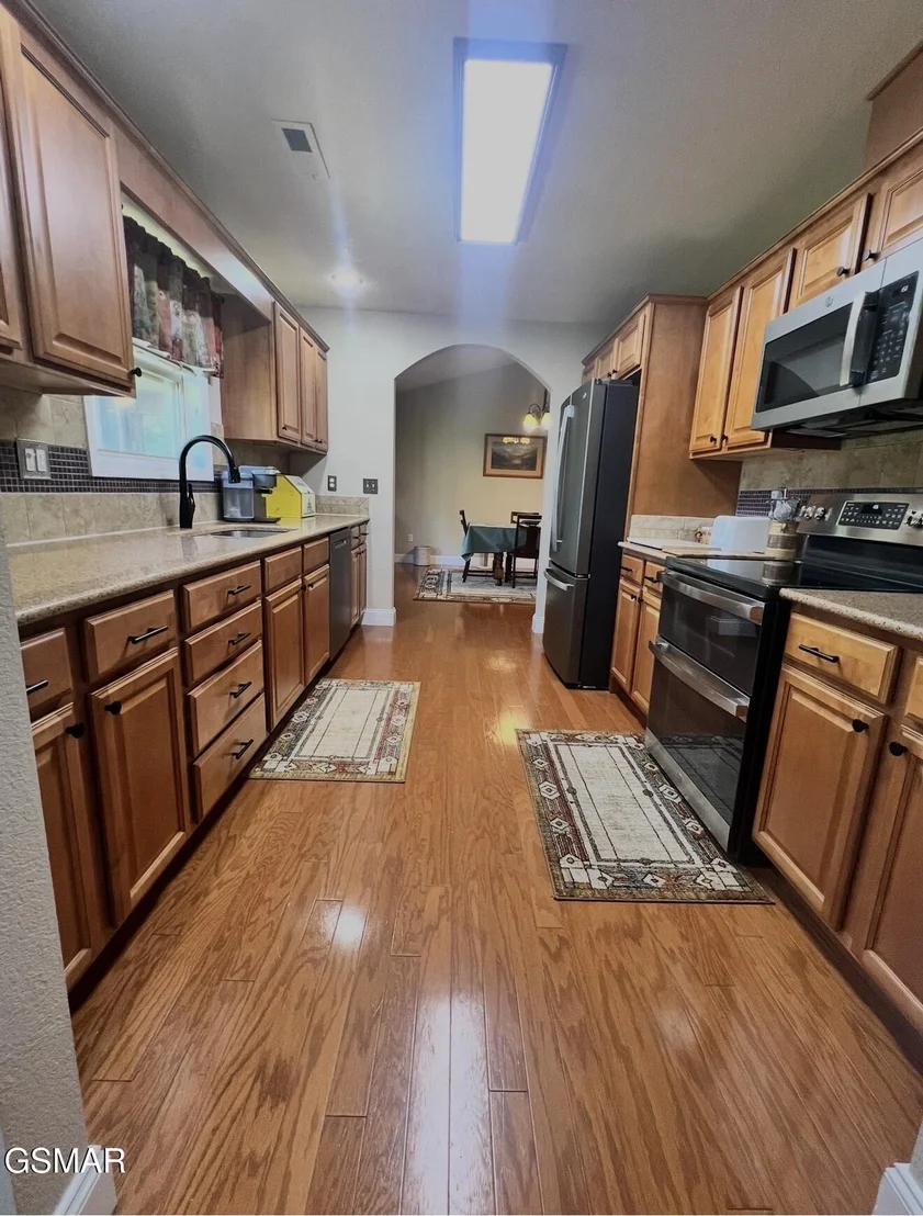 Photo of 2449 Oakview Lane