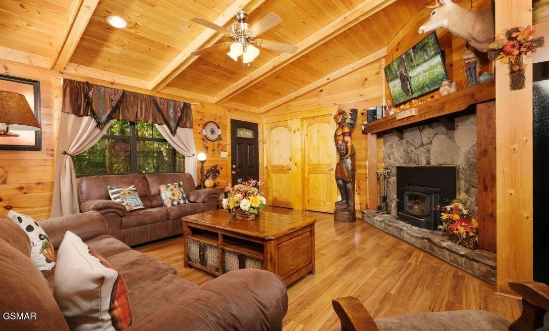 Photo of 617 Iron Mountain Road