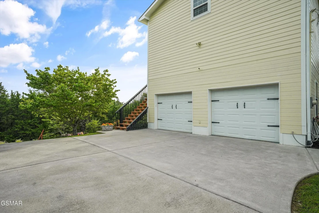 Photo of 2064 Kerr Road