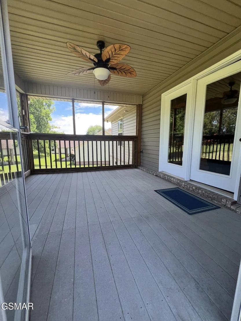 Photo of 2449 Oakview Lane