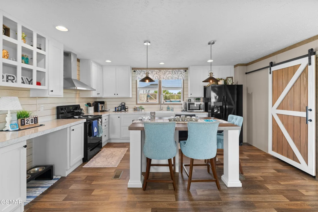 Photo of 405 Barry Cove